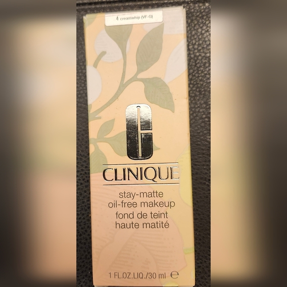 Clinique Stay-Matte Oil-Free Makeup Foundation In 04 Creamwhip - Picture 1 of 7